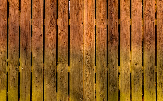 barva na dřevo